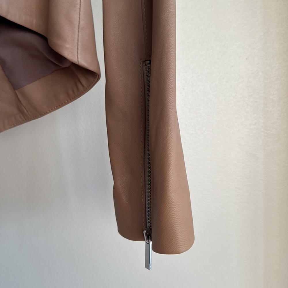 Leather jacket - Picture 13 of 17